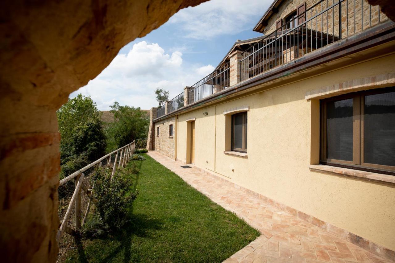 Villa Ermelinda - Piscina Privata E Jacuzzi Castelraimondo Esterno foto